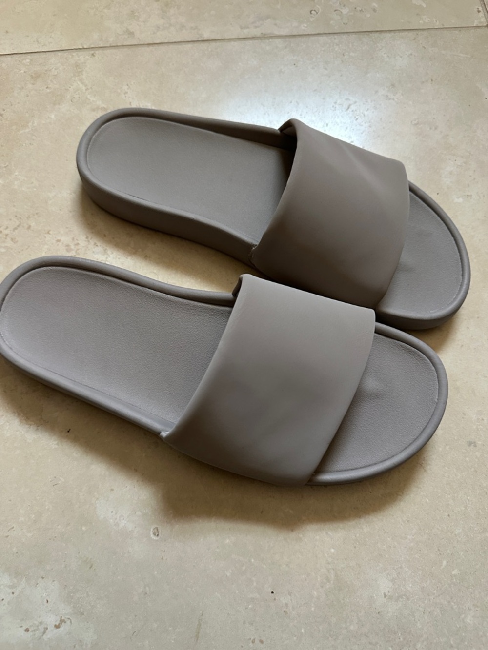 NEW Slip On Slide Sandals Size 9 - Picture 4 of 10